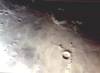 © B. Kühne; Mond-Detailaufnahme, 5'' Mak.-Newton, Okularprojektion mit 4 mm AV, Belichtung ca. 4 sek., Fuji Superia 200