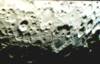 © B. Kühne; Mond-Detailaufnahme, 5'' Mak.-Newton, Okularprojektion mit 4 mm AV, Belichtung ca. 4 sek., Fuji Superia 200